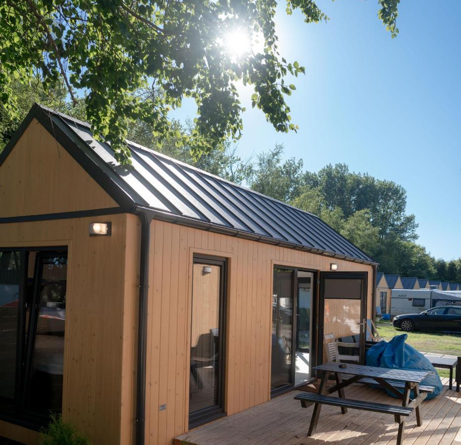 Pod Cyprysami - Surf & Family Resort Ястарня Экстерьер фото