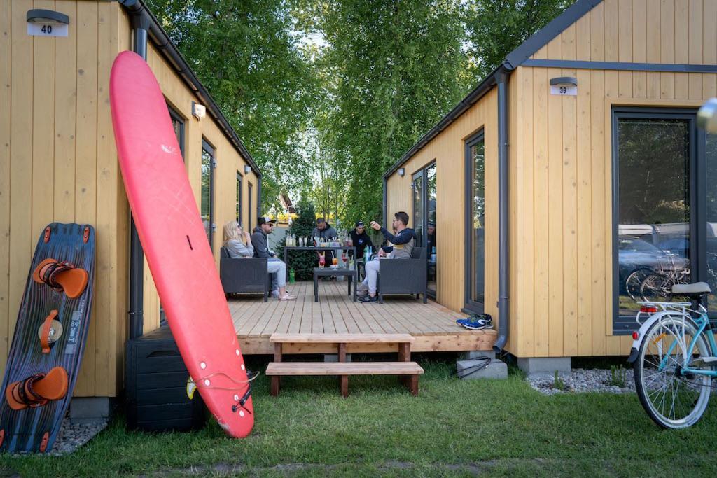 Pod Cyprysami - Surf & Family Resort Ястарня Экстерьер фото